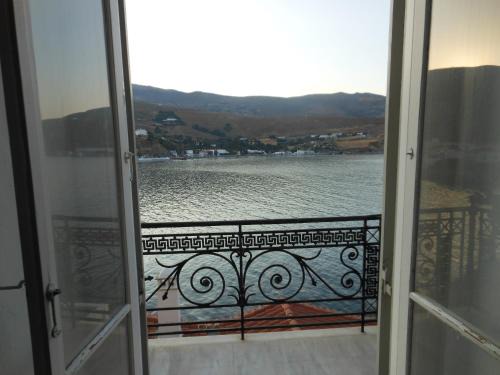 Paleopolis Apartamento | Mansion at Chora in Andros