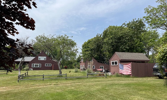 New Shoreham Casa | Compuesto privado 1/4 milla CAMINAR A MANSION BEACH.