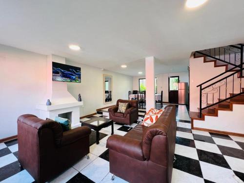 Baños de Agua Santa Villa | Mansion del Bosque with Jacuzzi 6 Bedroom 5 Bath