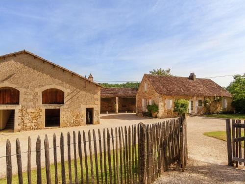 Saint-Georges-de-Montclard Casa | Mansion in Aquitaine with Private Pool
