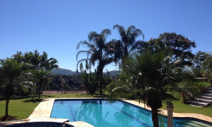 Mairinque Casa | Mansión en cond. cerrado con piscina, campo de fútbol y una vista de zona verde