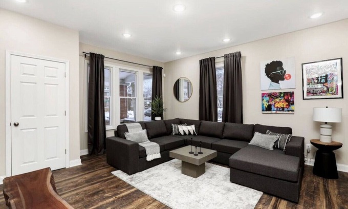 New Center Detroit Casa | Mansion in LaSalle Gardens