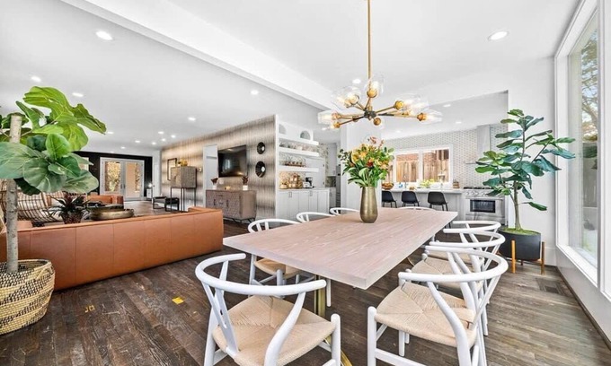 Morningside-Lenox Park Casa | Mansion on Monroe/Pool/Custom Everything/Sleeps 15