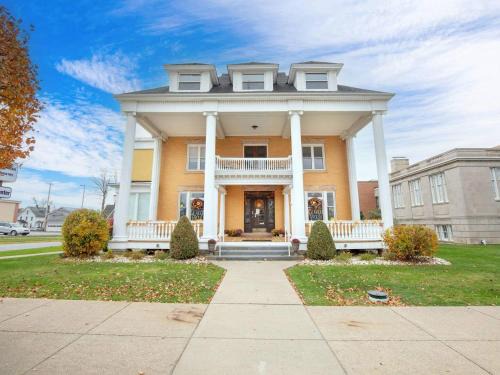 Clarion Casa | Mansion Pet-friendly Downtown