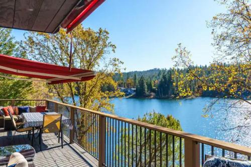 Groveland Casa | Mansion right on the water