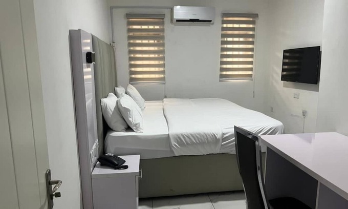 Etete Hotel | Mansion Signature Homes