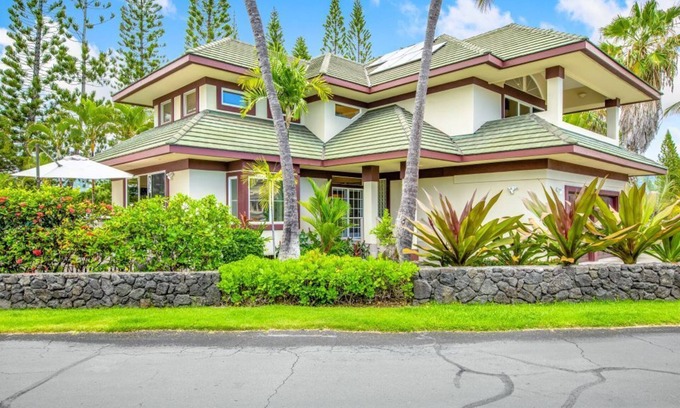 Kailua-Kona Casa | Manta Ray Manor - Oceanfront Gated Community, short walk to beach and town.
