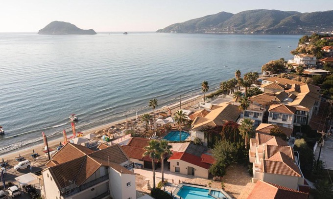 Agios Sostis Apartamento | Manthos Beachfront Apartments