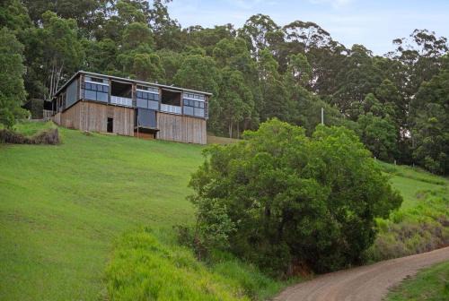 Verrierdale Casa | Mantra Guest House - Noosa Hinterland Stay with Views and Private Deck