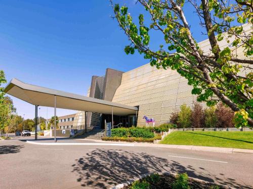 Melton South Hotel | Mantra Melbourne Melton