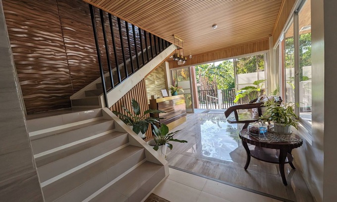 Puerto Princesa City Centre Hotel | Manuela Suites Puerto Princesa near Airport