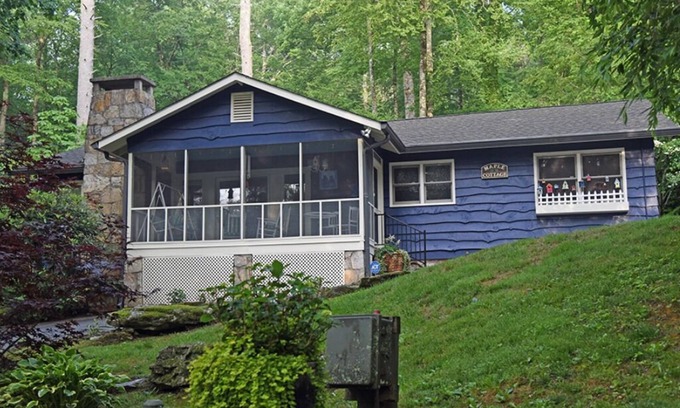 Mirror Lake Casa | Maple Cottage, 3 habitaciones, 2 baños 1. 5 millas de Highlands, NC