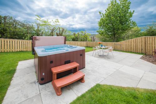 Cupar Casa | Maple Cottage with Hot Tub