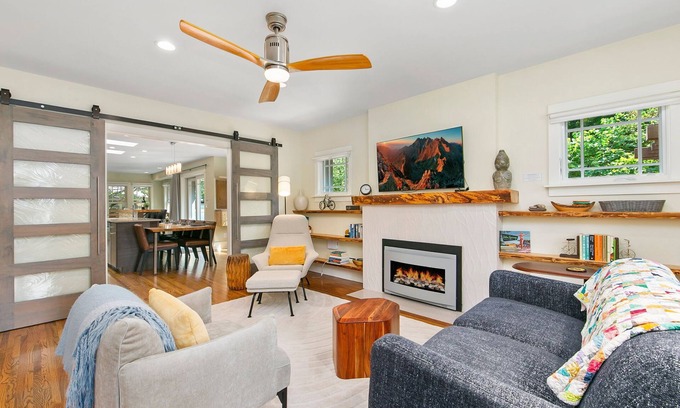 Martinez Park Casa | Maple Courtyard | Old Town w/ King Suite & Piano