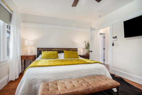 Upper Telegraph Casa | Maple Family Suite