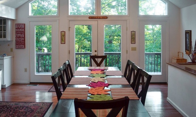 McGaheysville Casa | Maple Highlands: Under 1 Mile to Lift! Mountaintop Estate with 2 Scenic Decks