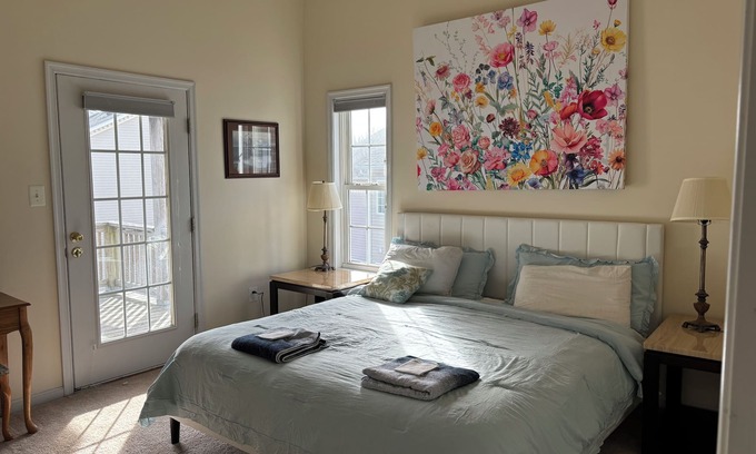 Scaggsville Casa | Maple Lawn Gem, sunny, 3-bedroom, walk to shops, next to Maple Lawn, Food Lion