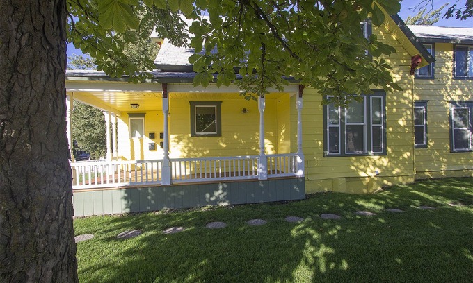West Central Apartamento | Maple Leaf Manor Suites
