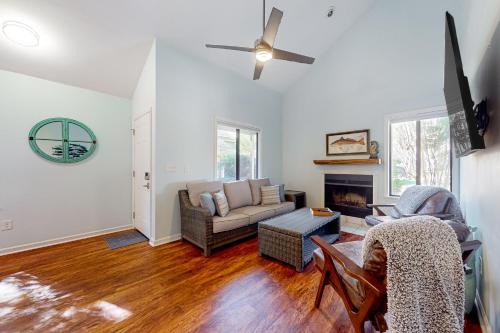 Charleston Casa | Maple Leaves - 30 Day Rental