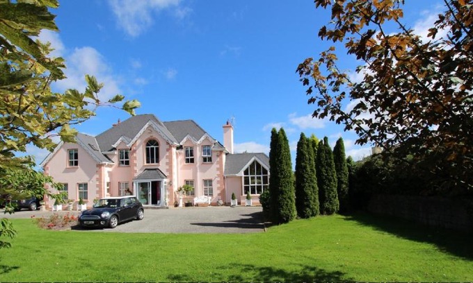 Castlebridge Casa | Maple Lodge