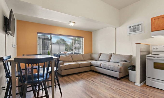 West Central Apartamento | Maple Manor Urban Sanctuary