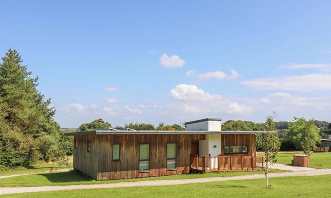 Carnon Downs Cabaña | MAPLE, pet friendly, with open fire in Truro