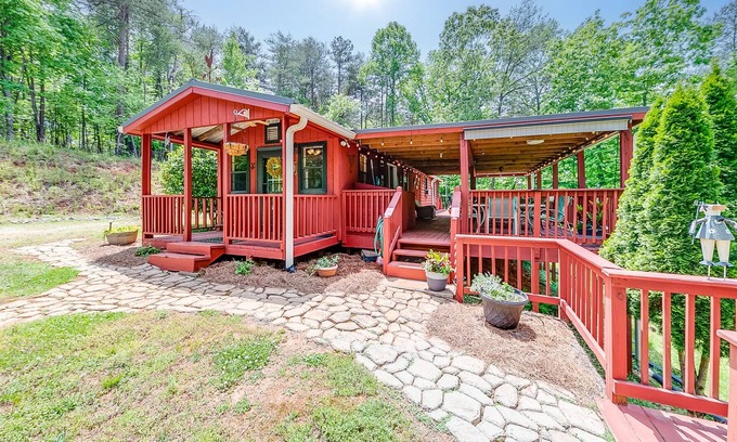 Dawsonville Casa | The Maple Rooster Cottage - Un refugio acogedor con vistas al bosque