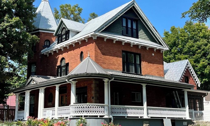 Merrickville-Wolford Casa | Maple & Rose | Luxury Accommodation in Merrickville Ontario