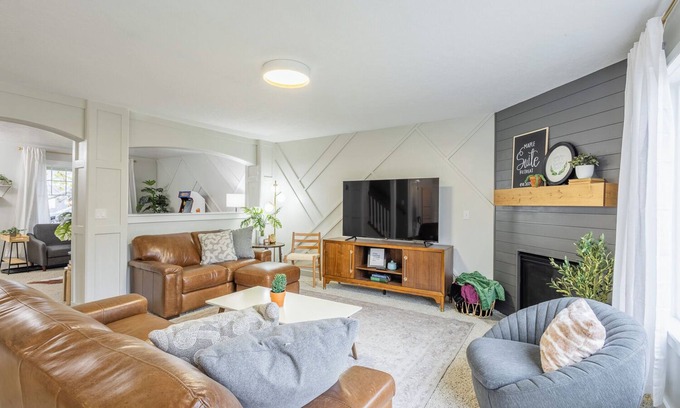 Meridian Casa | Maple Suite Retreat: Arcade Ping Pong HomeGym Toys Pool Playgrounds