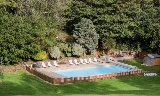 Chillington Cabaña | MAPLE TREE VIEW, family friendly, with pool in Blackawton