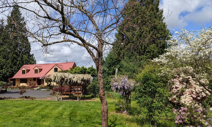 Woodland Cama Y Desayuno | Mapleridge House: un BnB para todas las ESTACIONES: ¡las visitas más largas obtienen descuentos!