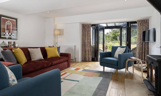 Stroud Casa | Maplewood Barn sits on a quiet lane in the picturesque village of Bisley. Steeped in history this be