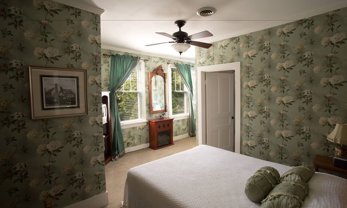 Saugatuck Cama Y Desayuno | Maplewood Hotel