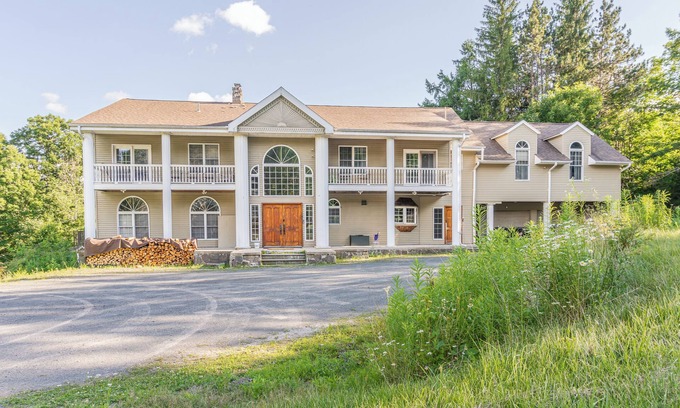 Hunter Casa | Maplewood Manor, 8BR w/ Hot Tub, Gym, Fire Pit, Near Hunter/Windham Skiing