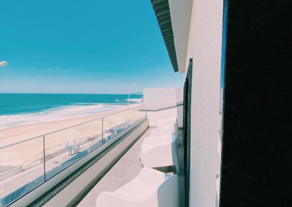 Marinha das Ondas Casa | Maré Viva Bed & Breakfast