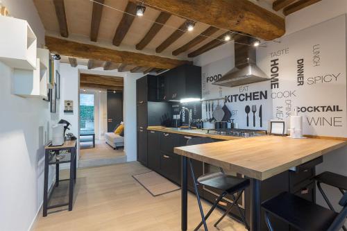 Ferro di Cavallo Apartamento | MaRì Modern Flat - con Posto Auto e vicino alla Metro - ItalyWeGo