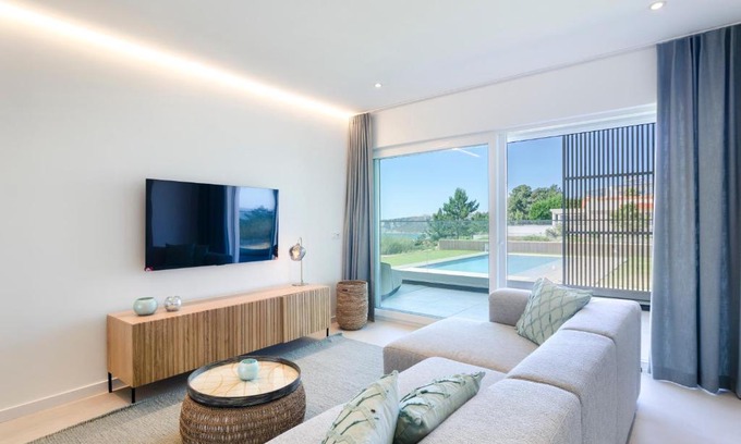 Nazare Apartamento | Mar a Vista - Condominium with Pool, Gym and Sea Views