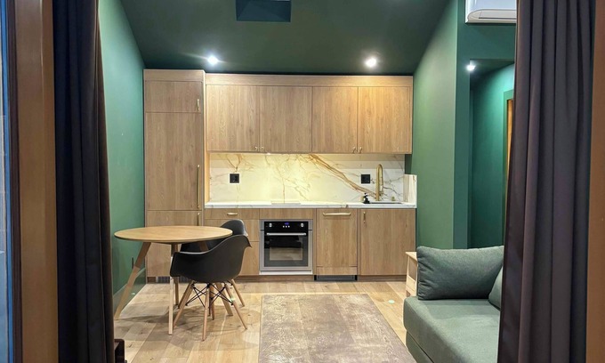 Mar Vista Apartamento | Mar Vista Greenhouse - Newly-built studio guesthouse. Centrally located.