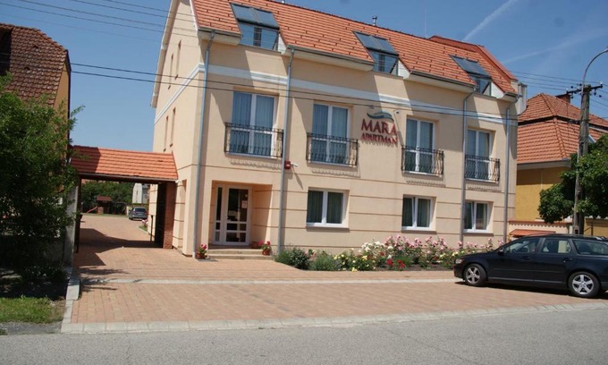 Sarvar Apartamento | Mara Apartman