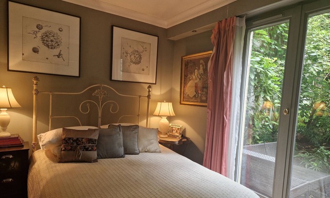 Arsenal Condominio | Marais central Paris spectacular 2 BDR with AC and 2 private gardens very quiet