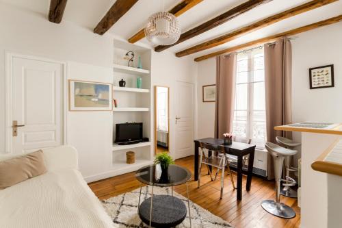 Archives Apartamento | Marais Place des Vosges Sevigne