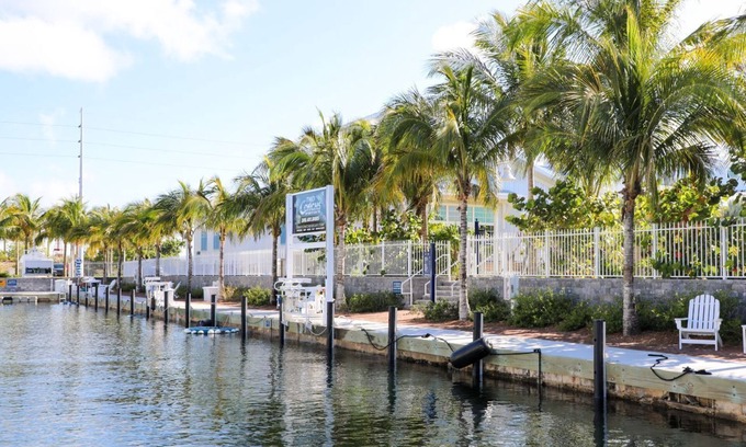 Marathon Apartamento | Marathon Beachfront | 2Kings, Veranda + 2LuxeBaths