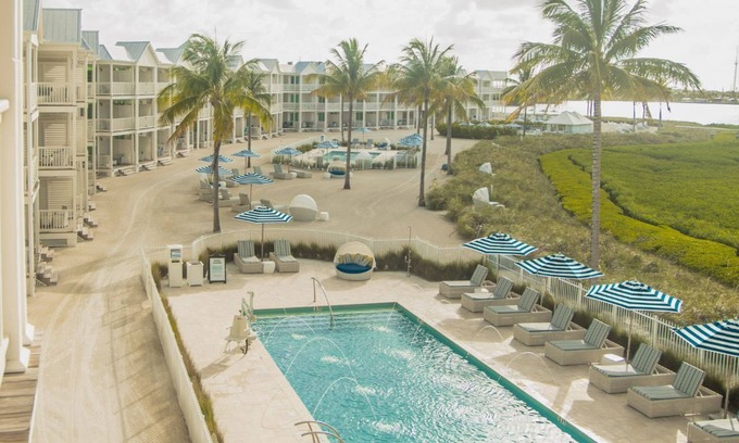 Marathon Apartamento | Marathon Oceanfront | 2 King Beds + Balcony