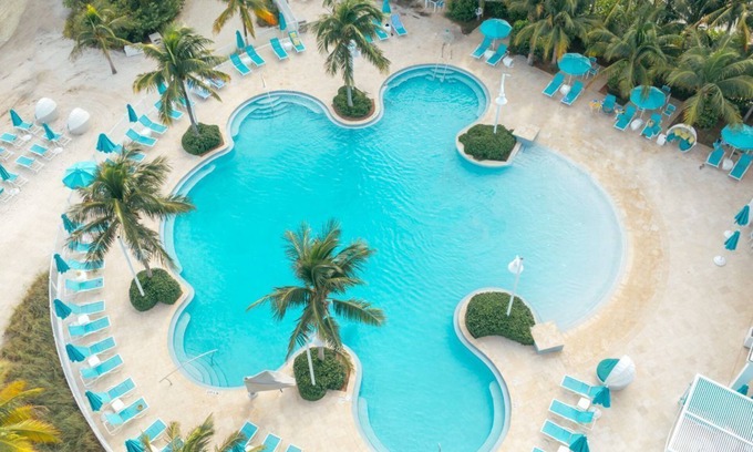 Marathon Apartamento | Marathon Oceanfront Room | King Bed + 5 Pools