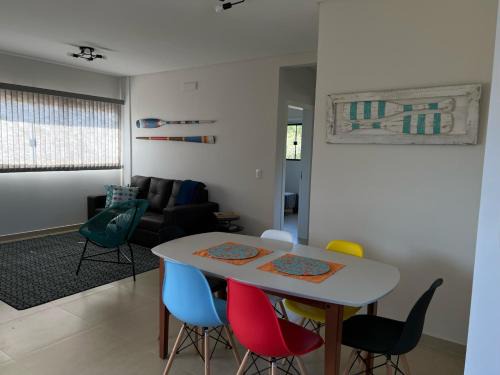Mariscal Apartamento | Maravilhoso apto, a 290 metros da praia do Canto Grande! Lindo!