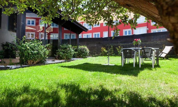 Mino Casa | Maravillosa vivienda con jardín y barbacoa.