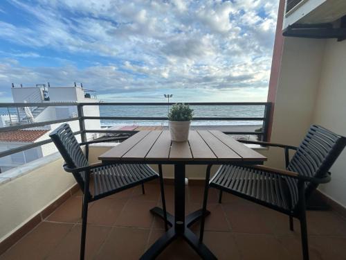 Caleta de Velez Apartamento | Maravilloso apartamento en primera linea de playa con vistas al mar en Caleta de Vélez 2 D