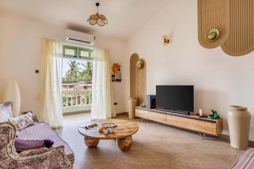 Gauravaddo Apartamento | Marbella 2BHK at Regal Park with Pool