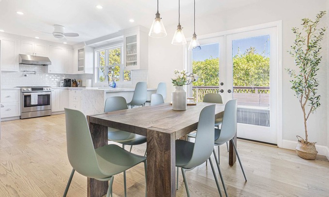 South San Mateo Casa | @ Marbella Lane - 3BR w/Deck near Beresford Park