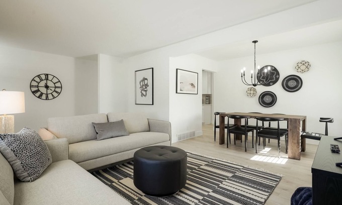 Allendale Area Casa | @ Marbella Lane - 5BR Stylish and Modern Home